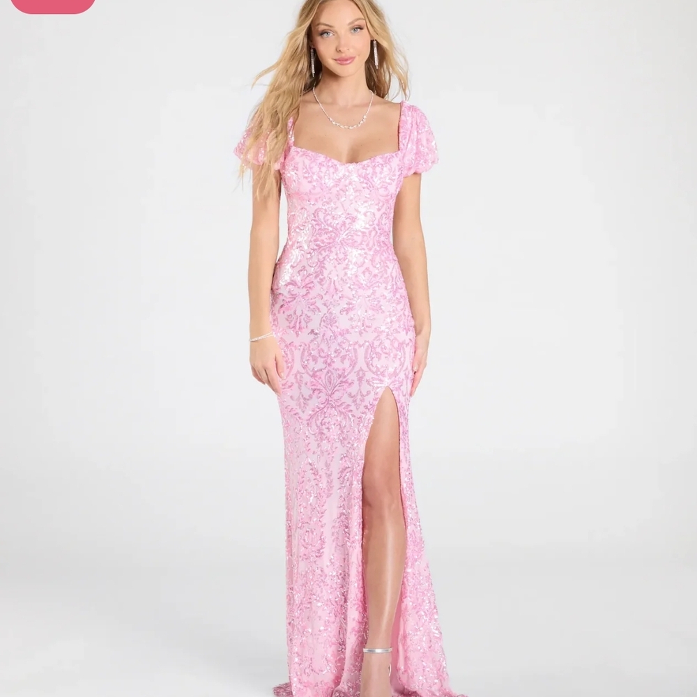 Elegant Pink Lace Evening Gown